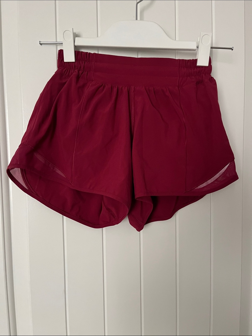 lululemon athletica Hotty Hot 2.5”Women's Deep Red Running Shorts